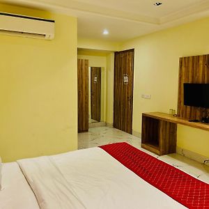 Goodluck House Near Terminal 3 Igi Airport